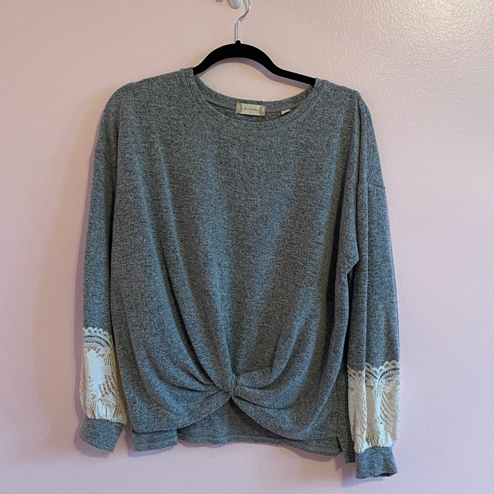 Gray sweater with twist detail & lace sleeves
